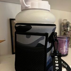 White Hudrojug and Camo Sleeve